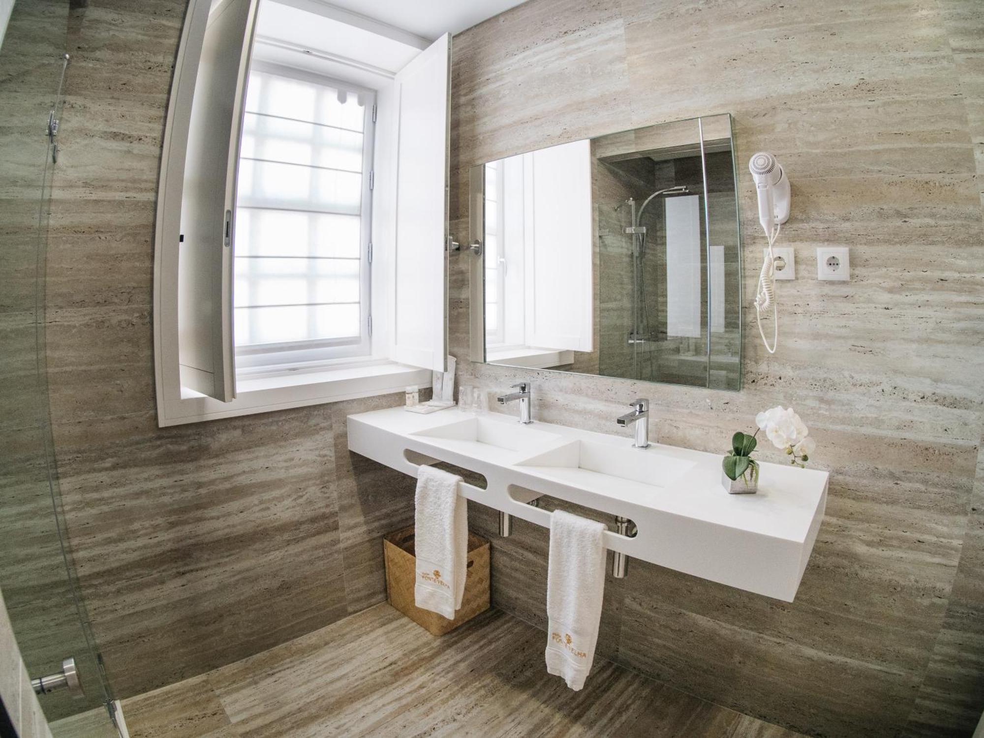 Quarto Twin com Vista Jardim